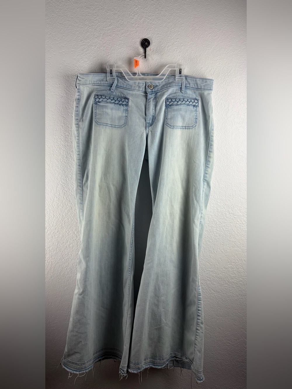Hollister Women's light washed Blue flared baggy jeans Size 11 NC0227